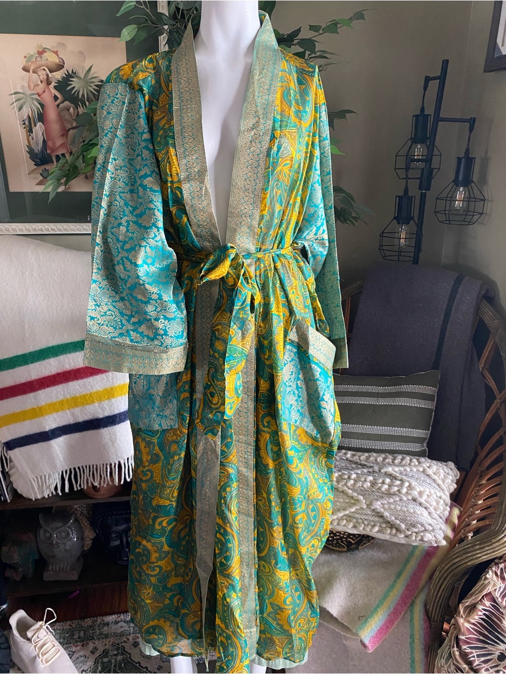 India Silk Handmade Robe - Picture 9 of 10